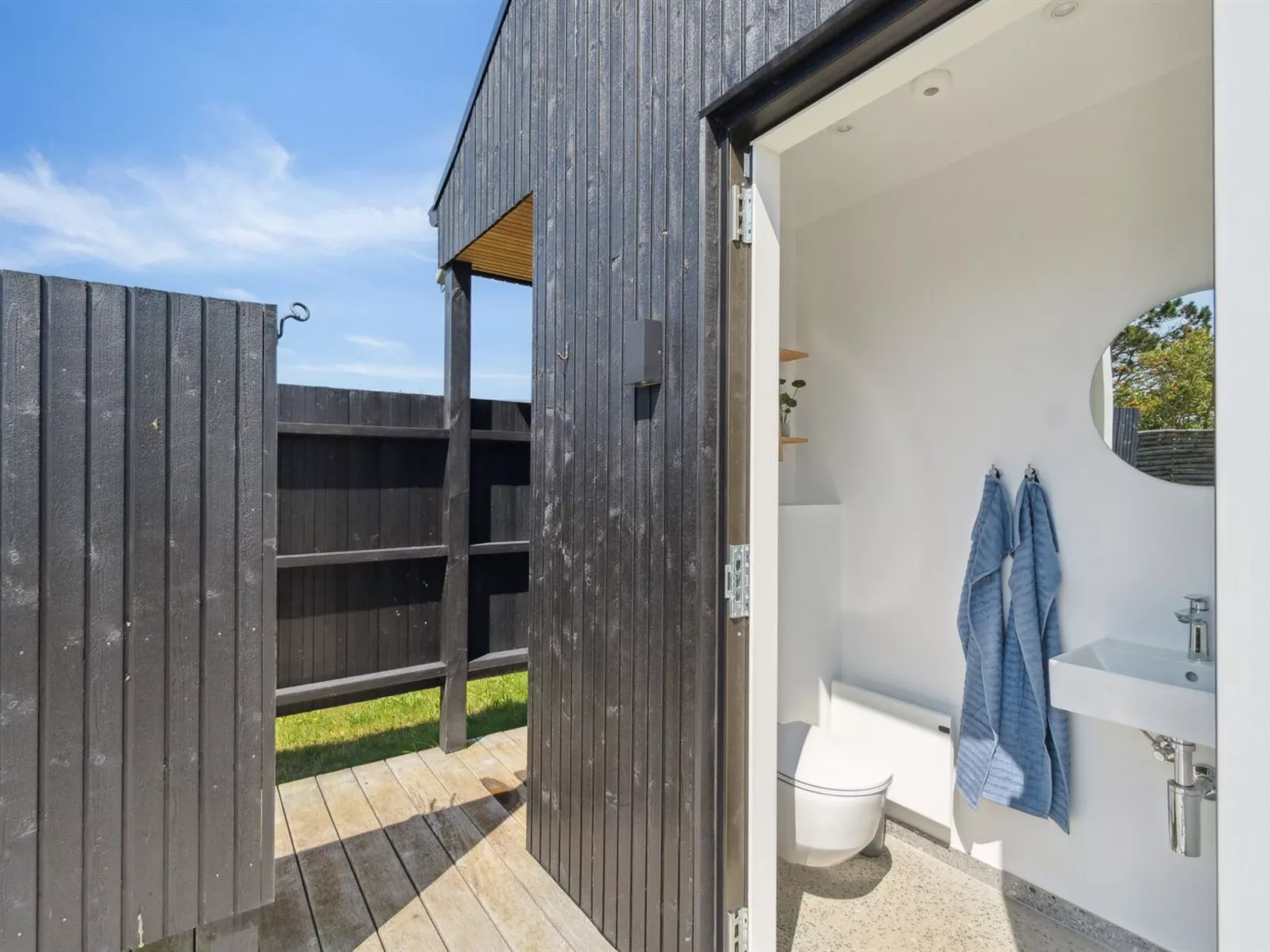 "Toyah" - 400m from the sea-Inside