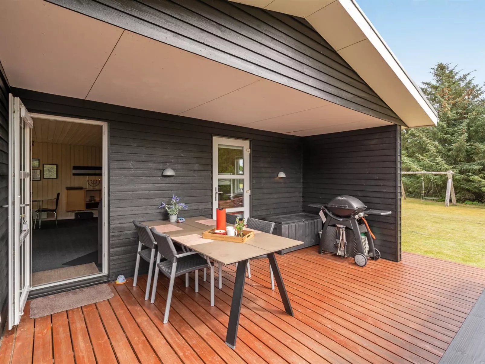 "Akkar" - 1.8km from the sea-Outside