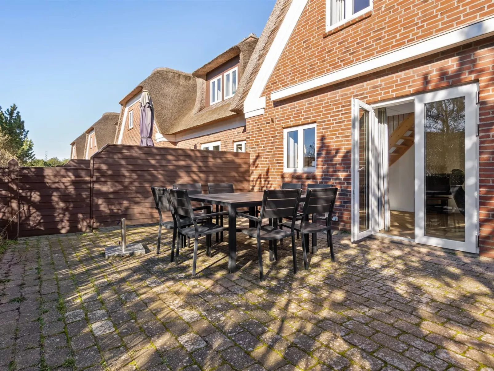 "Oneida" - 800m from the sea-Outside