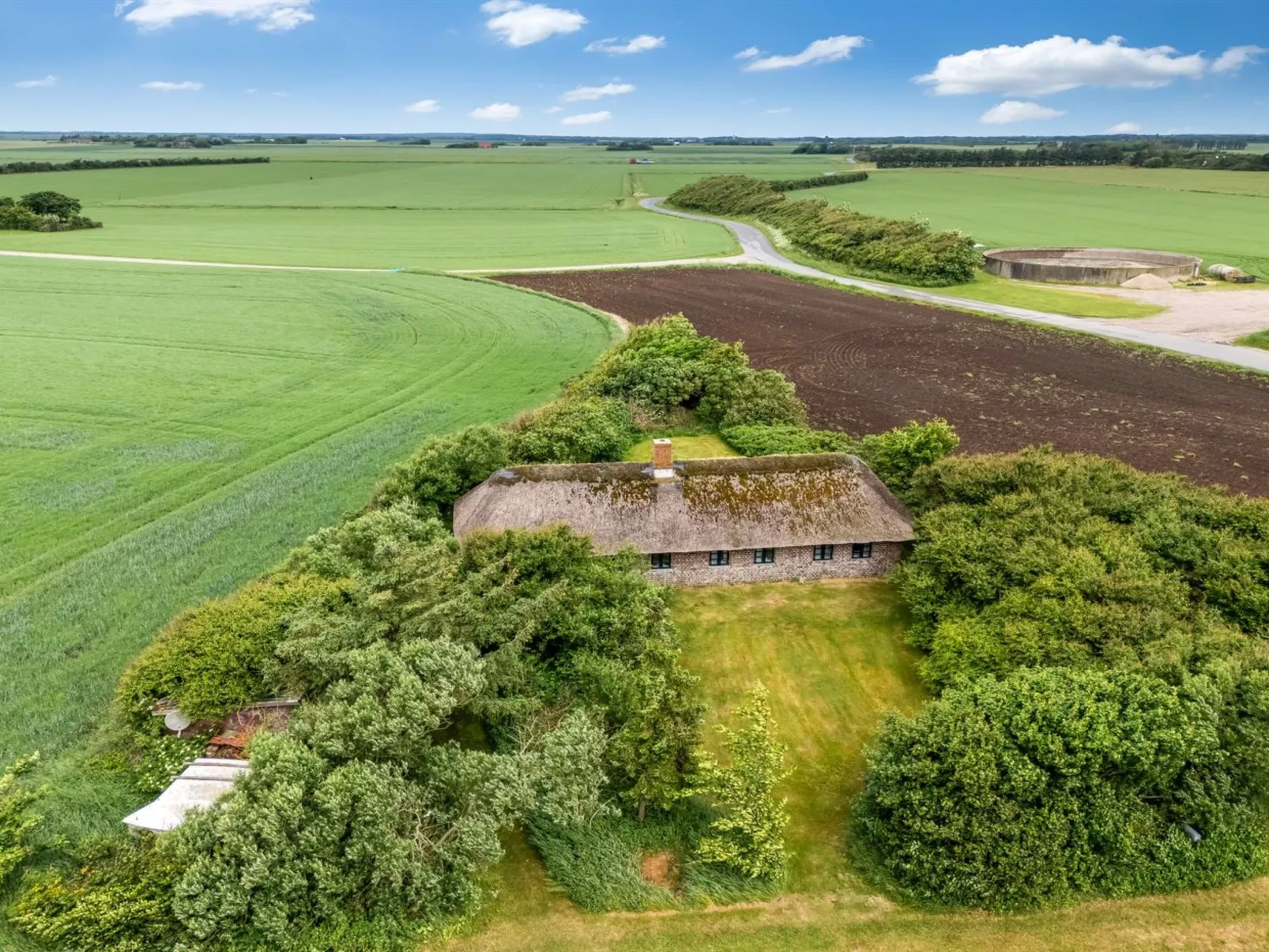 "Claus" - 1.5km to the fjord-Outside