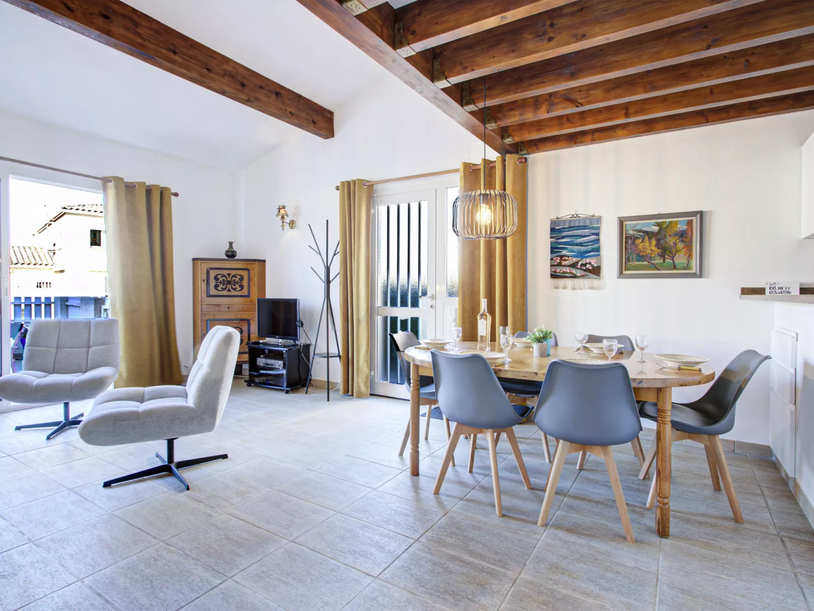 Villa 12 Cassin-Inside