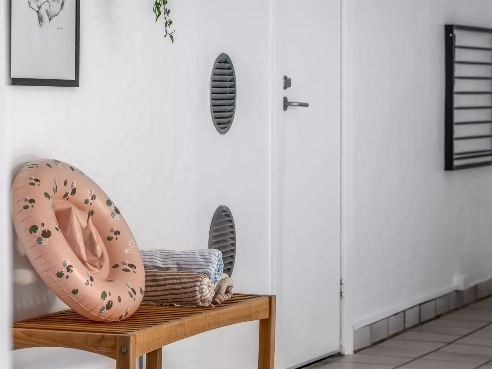 "Karmen" - 250m to the fjord-Inside