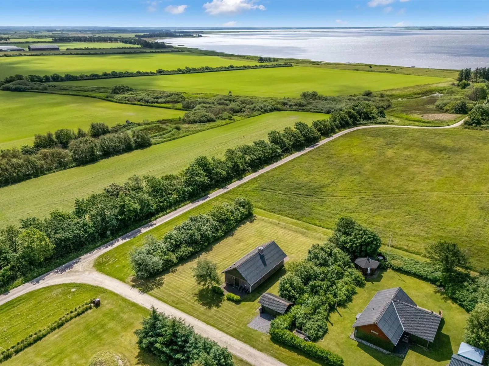 "Arlin" - 380m to the fjord-Outside