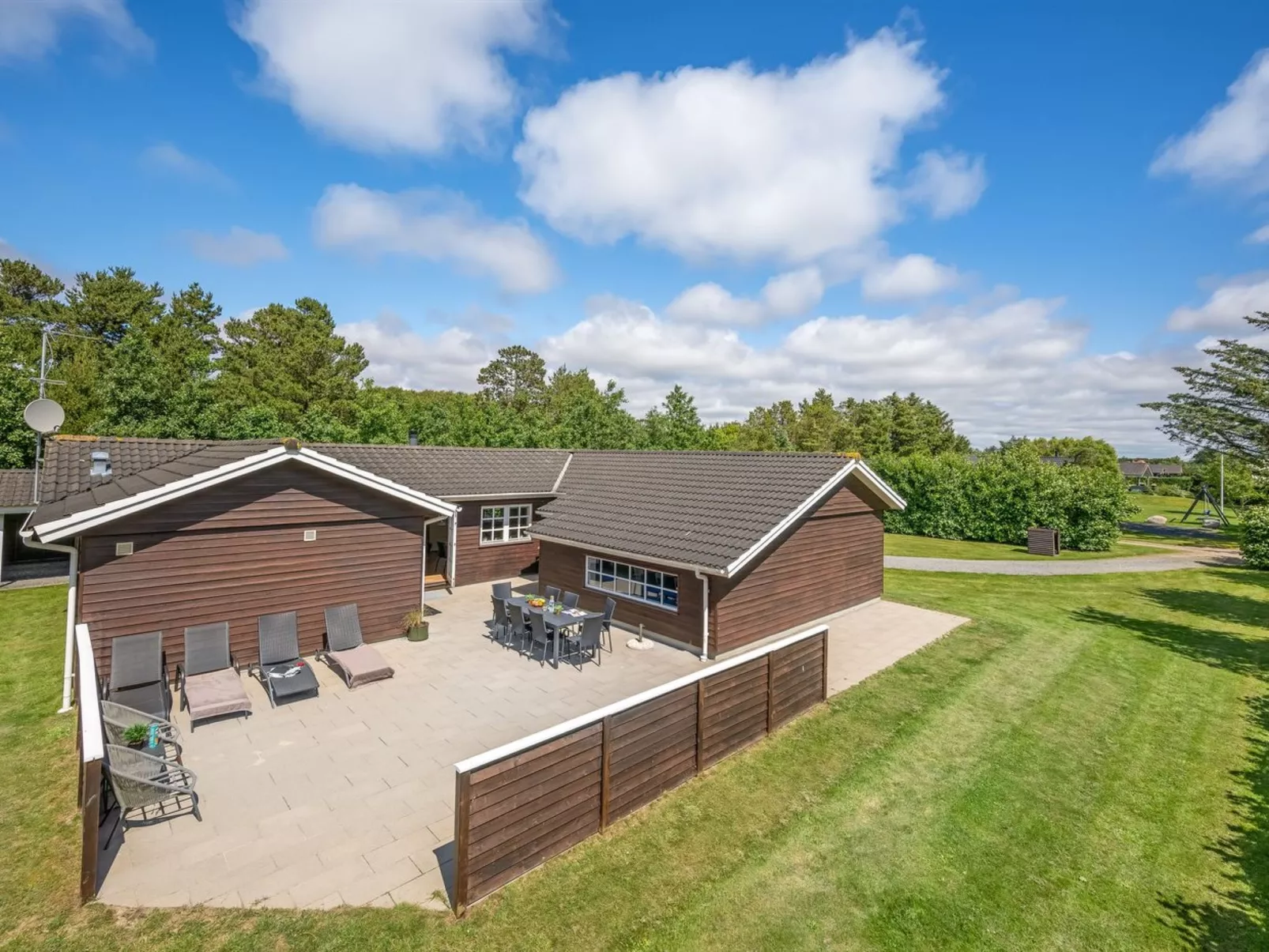 "Holga" - 400m from the sea-Outside