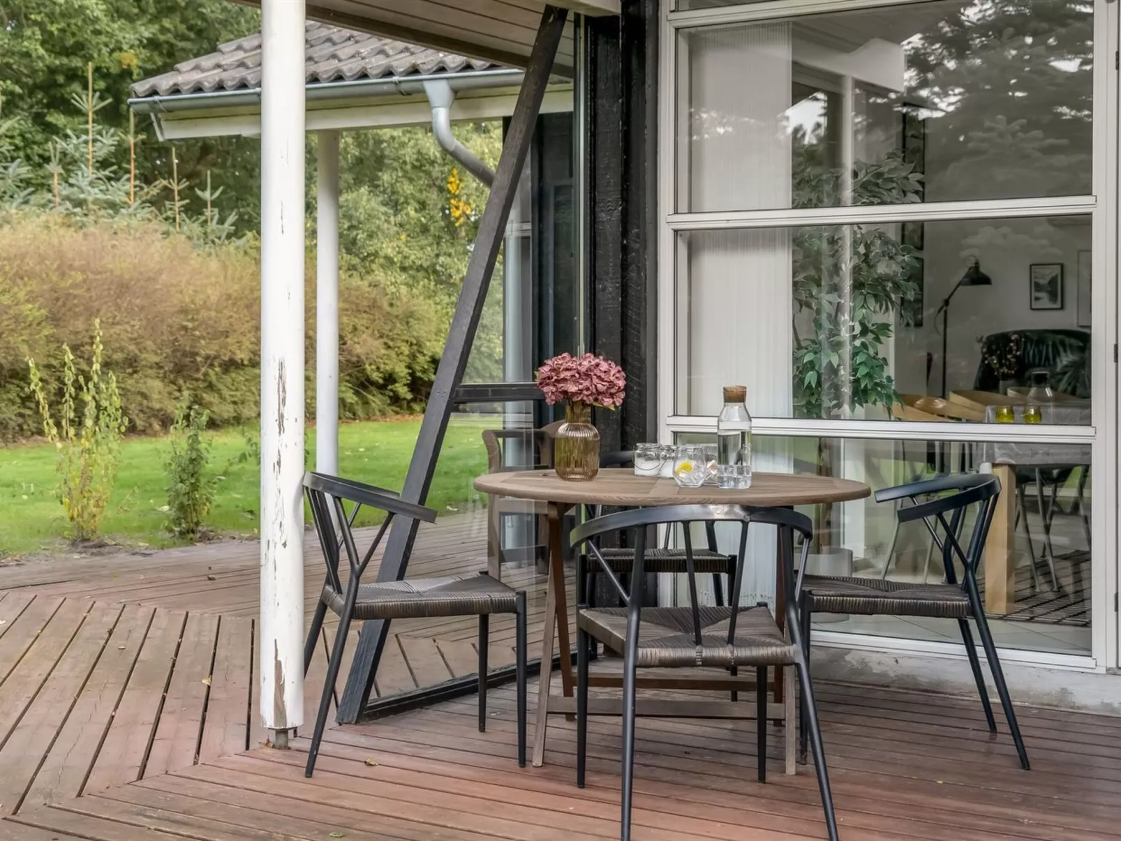 "Neli" - 850m to the fjord-Draußen