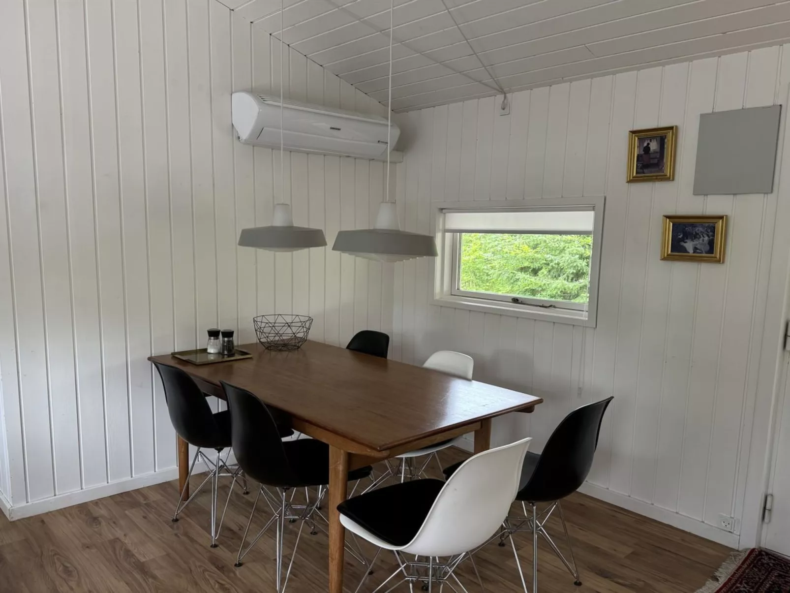 "Elnur" -  from the sea-Drinnen