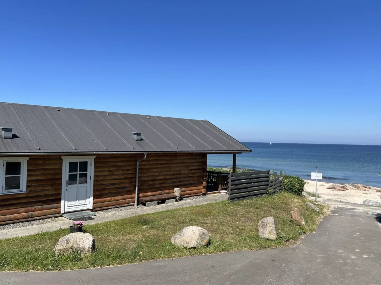 "Olina" - 10m from the sea-Draußen