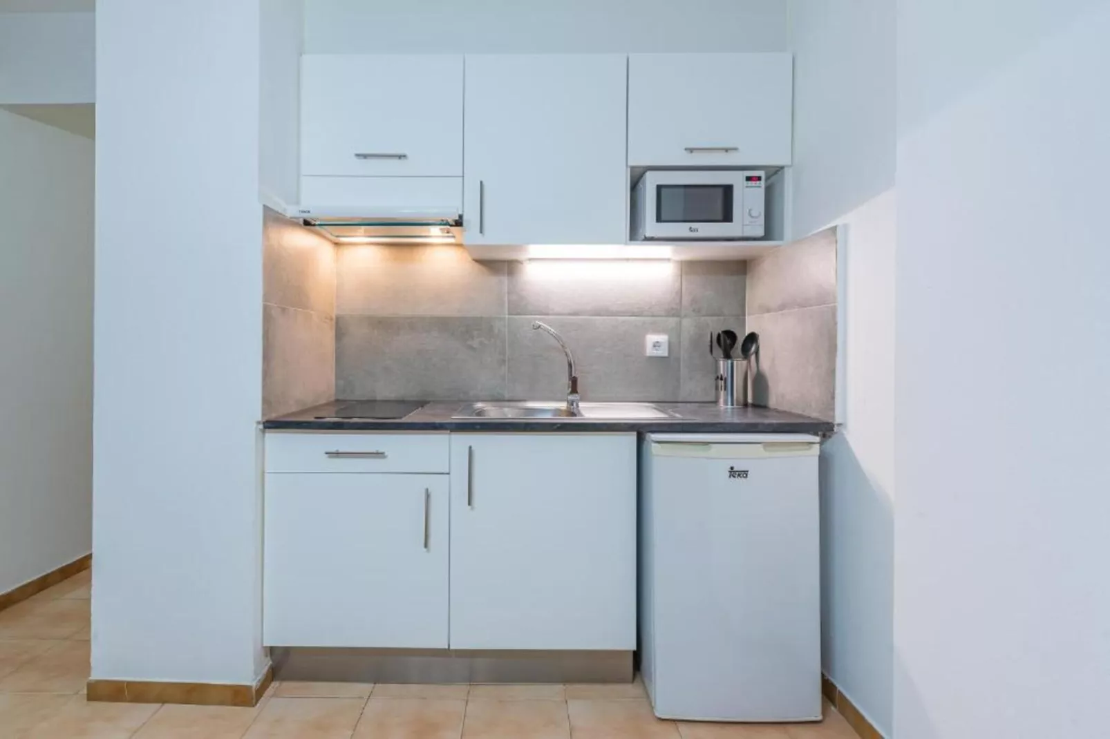 APARTAMENTOS COMTE D'EMPURIES B24-Küche
