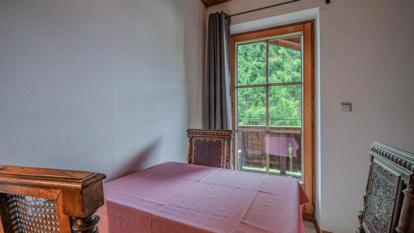 Jaklitsch 1-Dining room