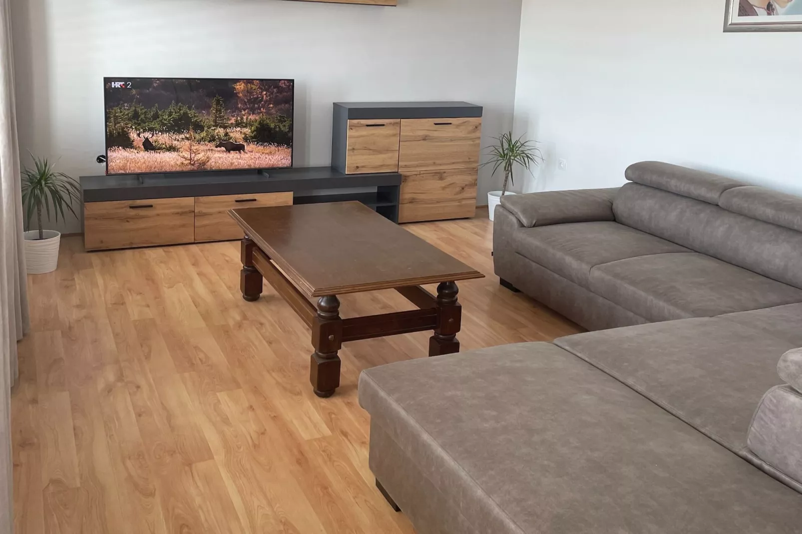 Apartments Magdales - Comfort Three Bedroom Apartment with Balcony A2-Living room