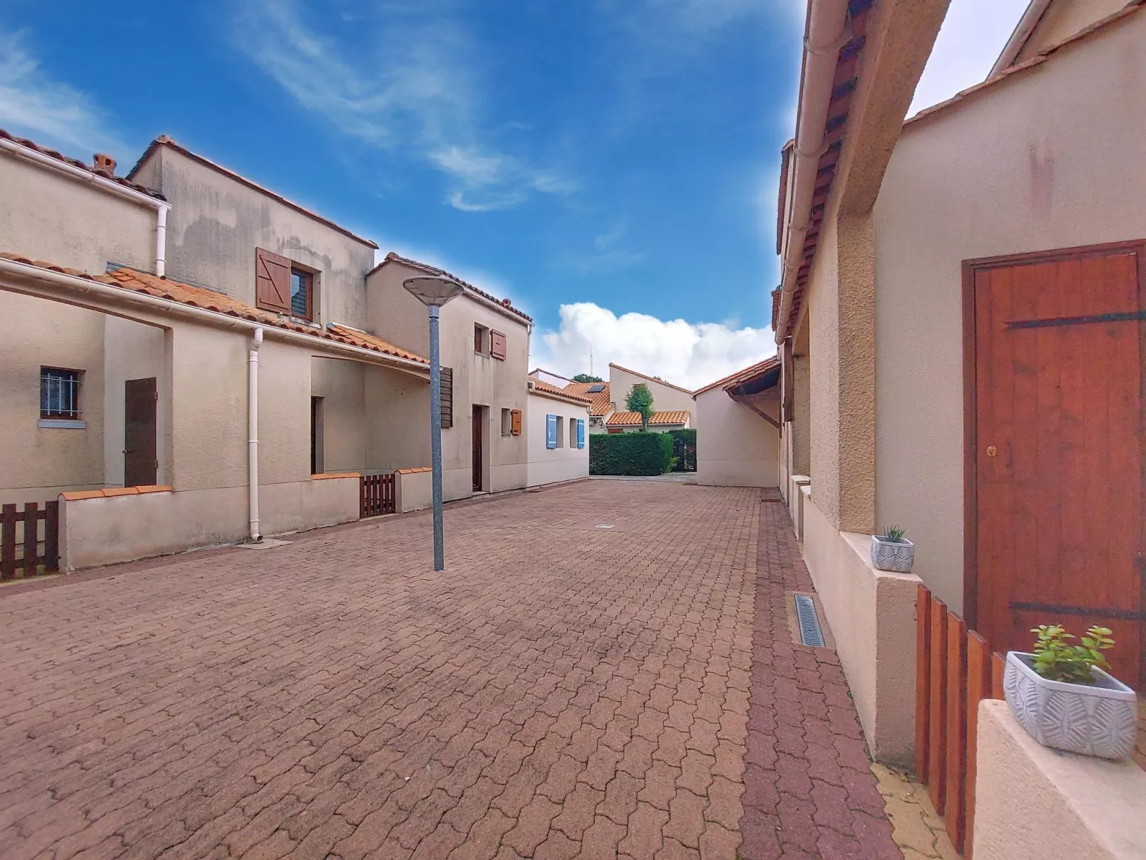 Les Charmilles-Dehors