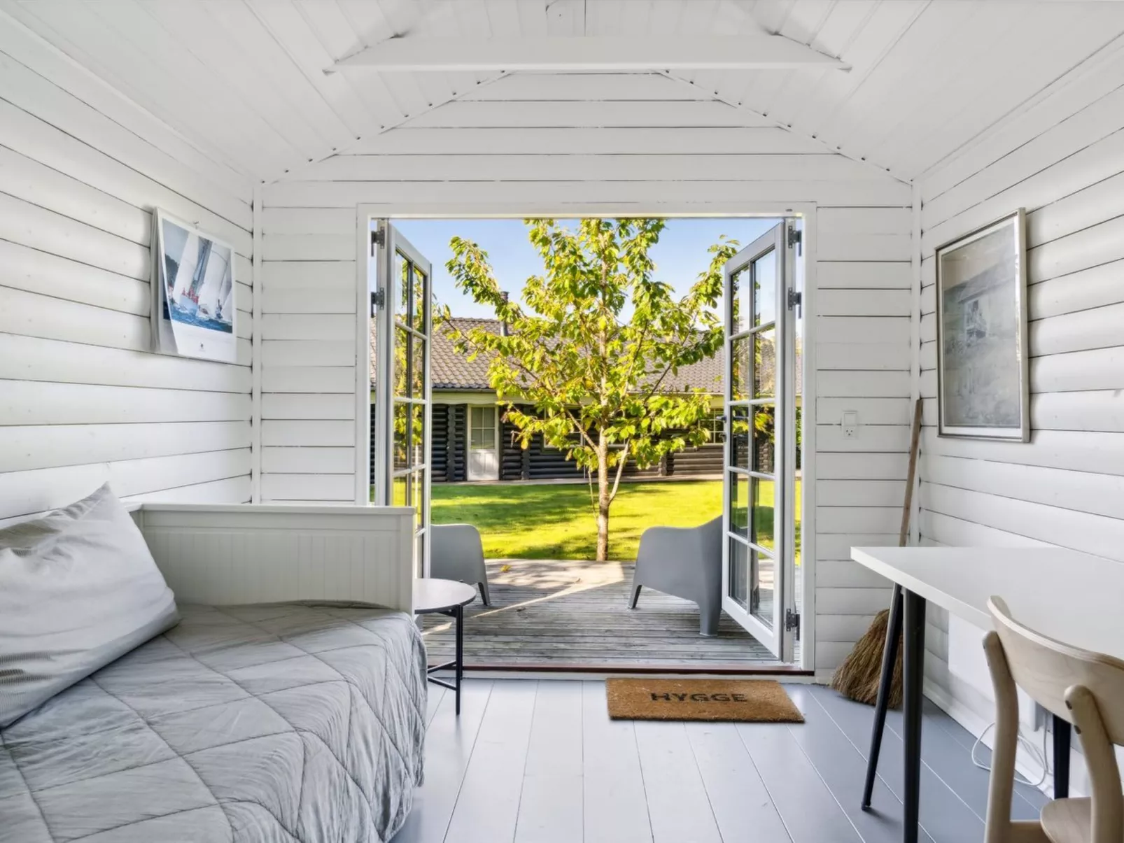 "Sighfrith" - 1.4km from the sea-Inside