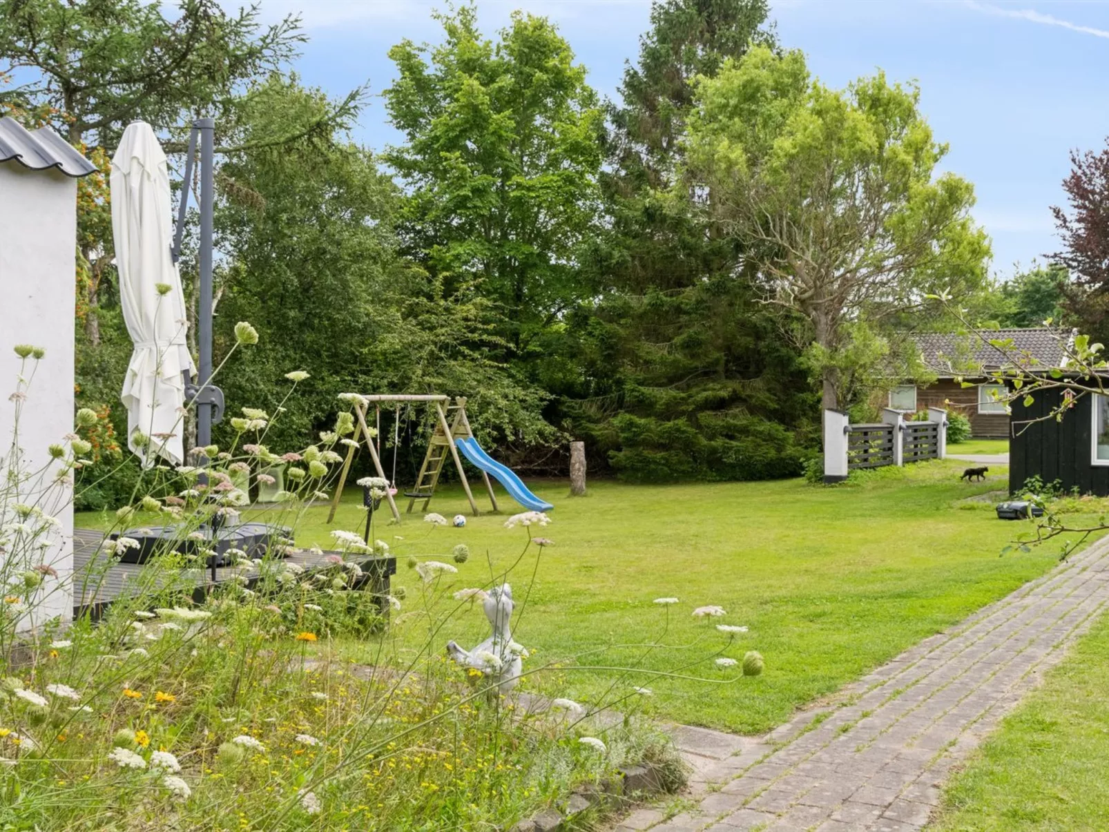 "Mark" - 1.2km from the sea-Outside