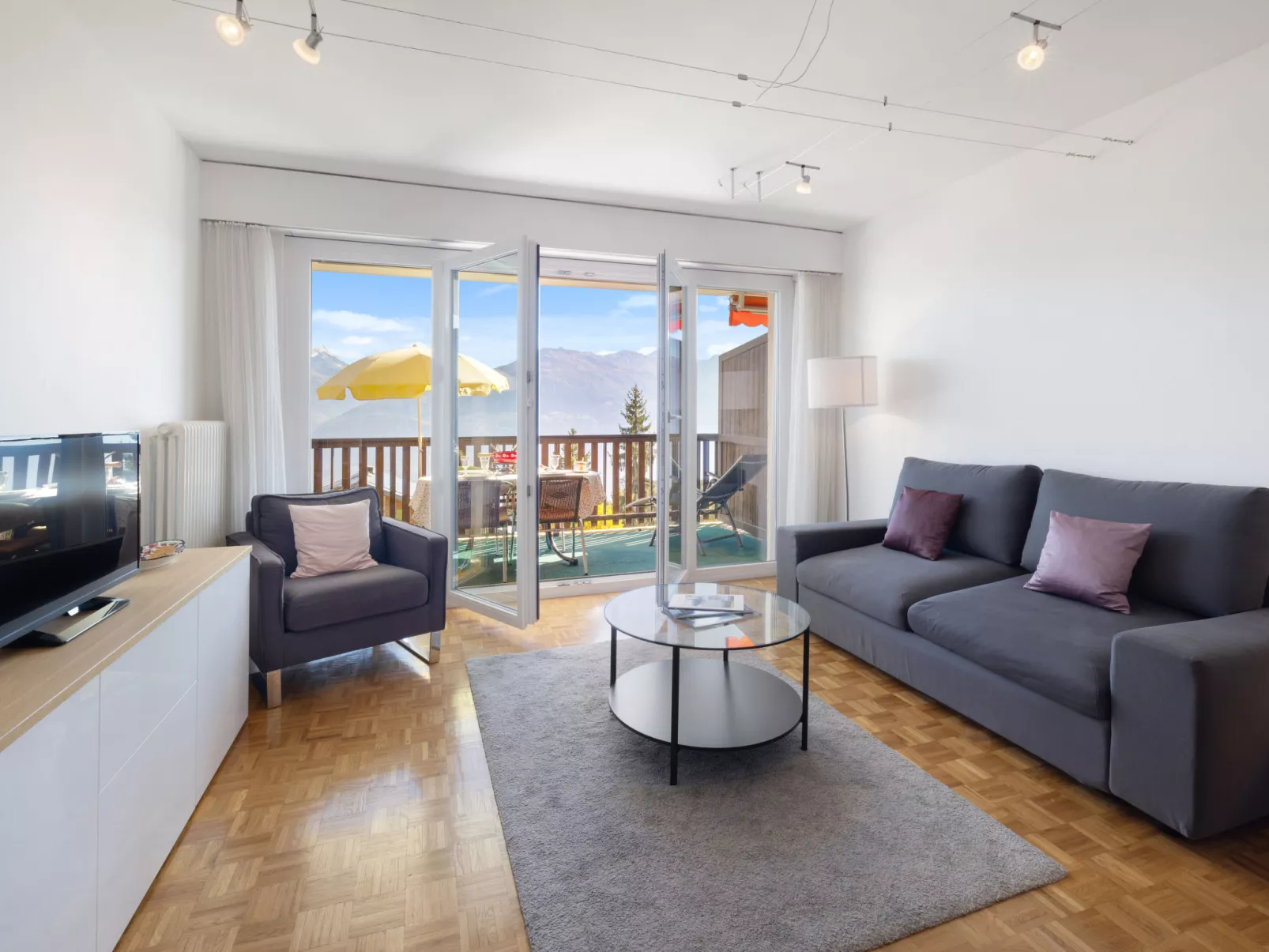 Marigny Dent-Blanche 25-Inside