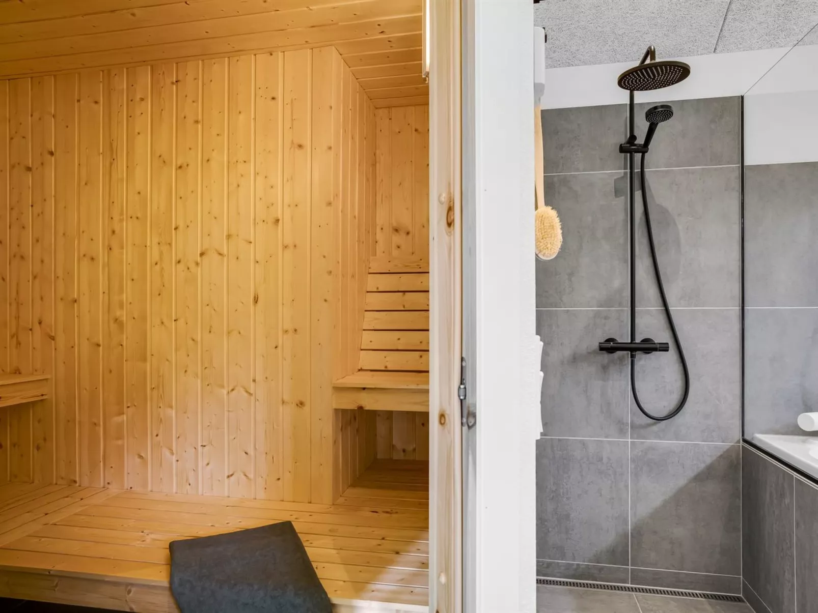 "Helga" - 900m from the sea-Inside