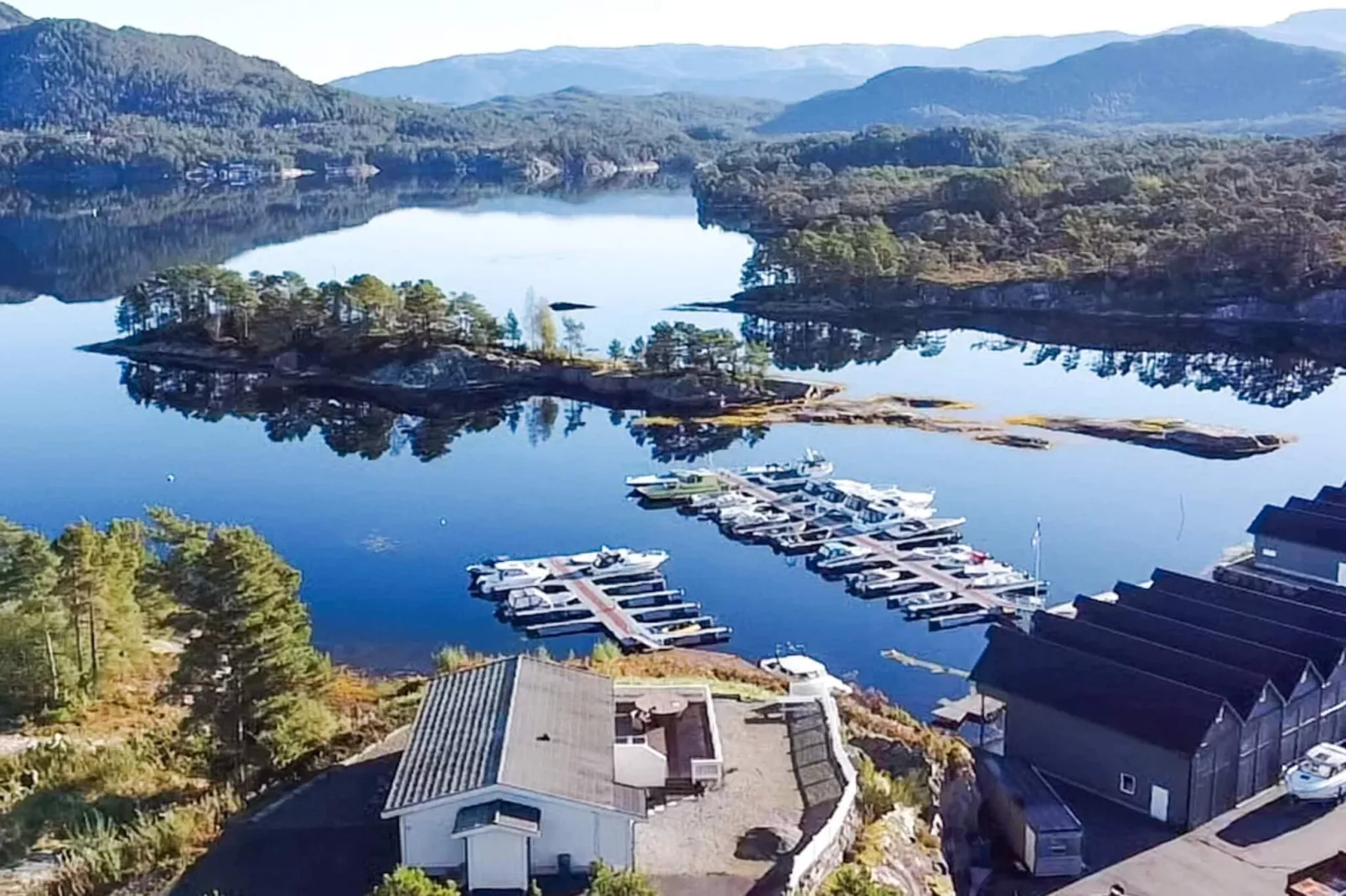 6 person holiday home in HOSTELAND