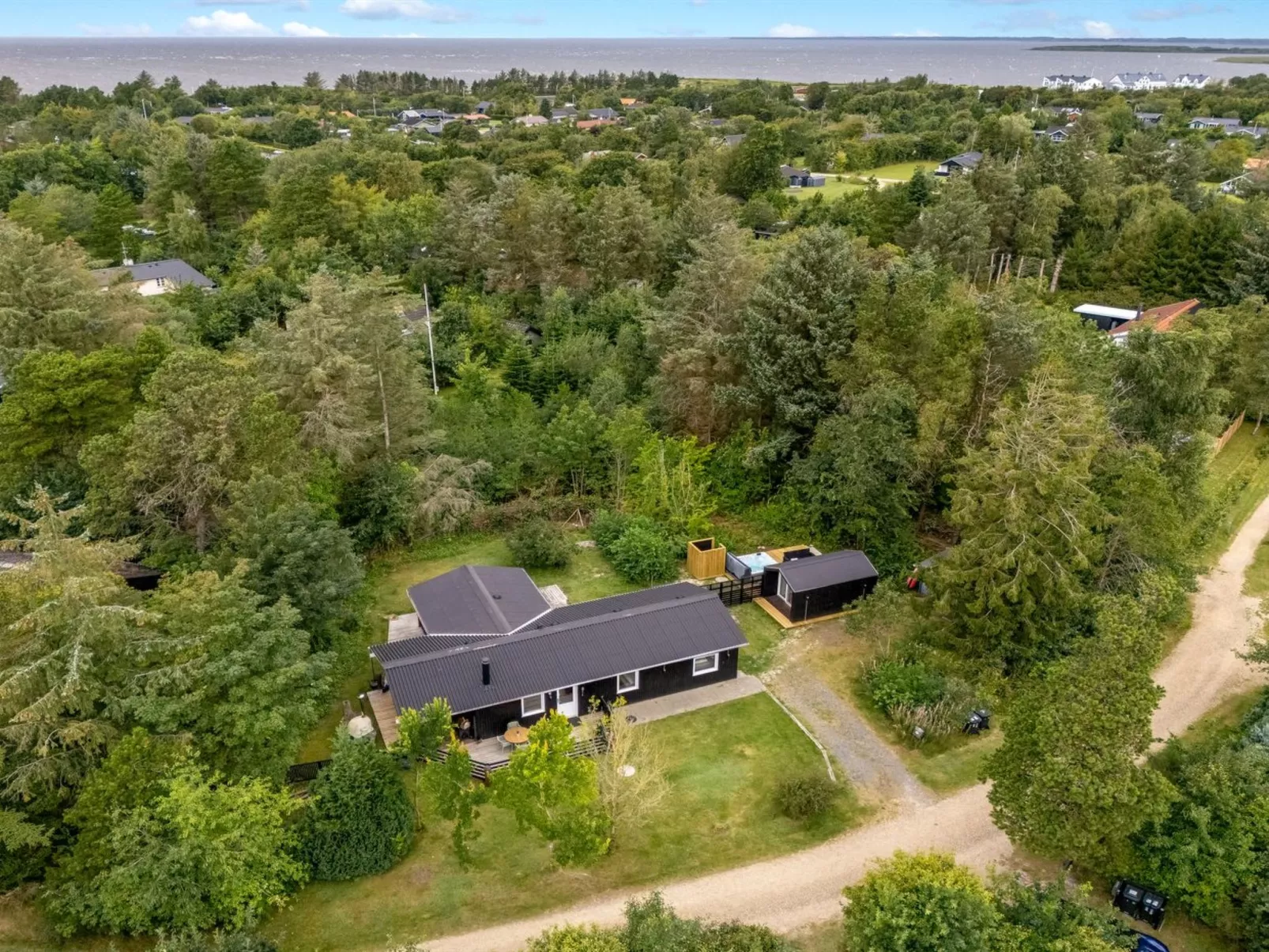 "Tiina" - 500m to the fjord-Outside