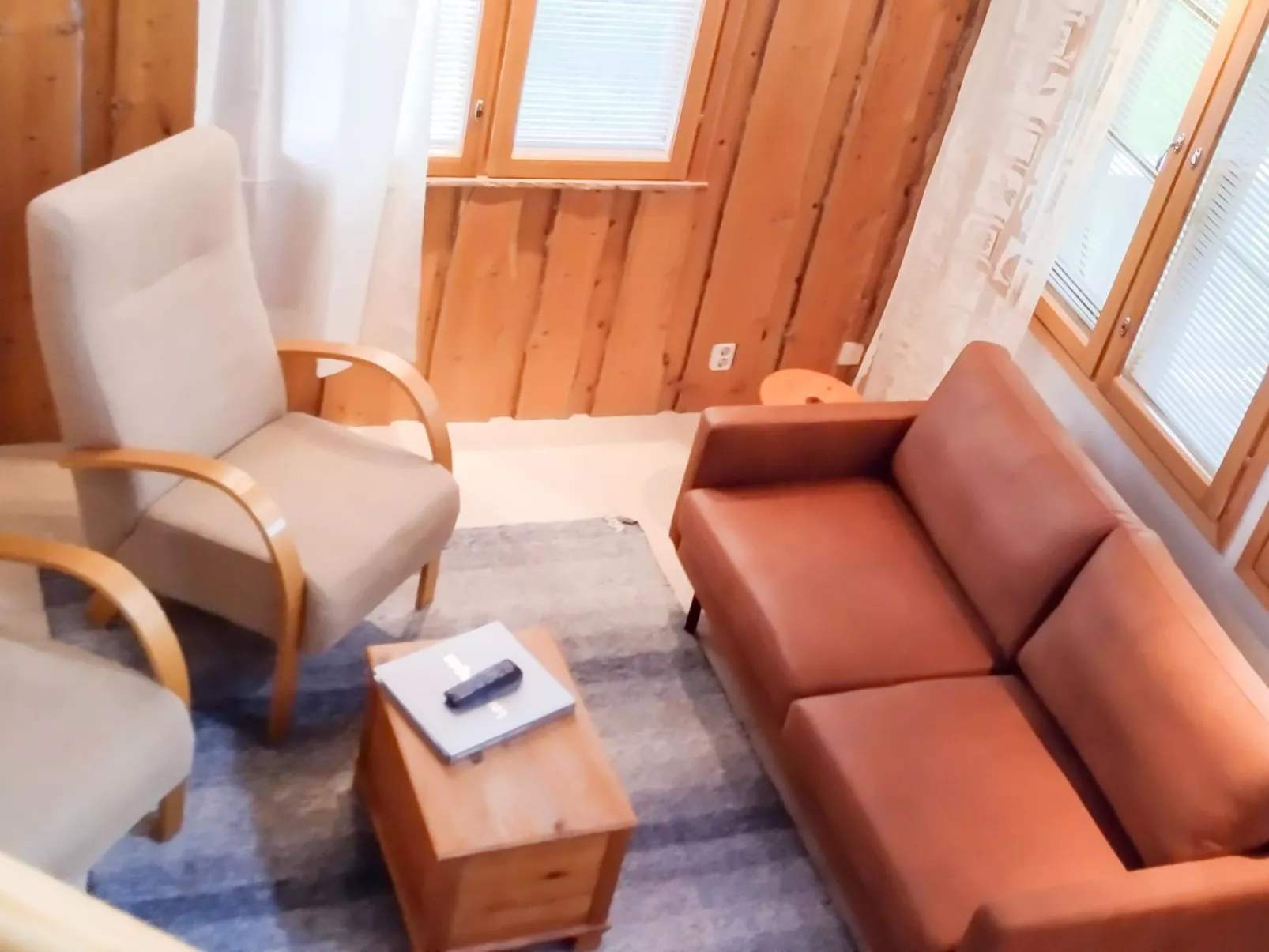 Lauri 4 pieni-Dedans