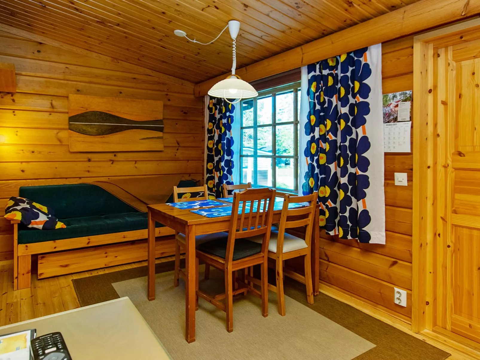 Metsänpirtti 1-Drinnen