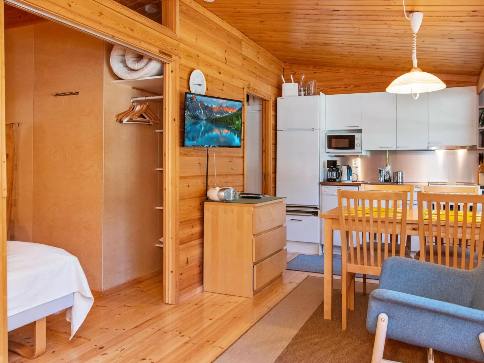 Metsänpirtti 3-Inside