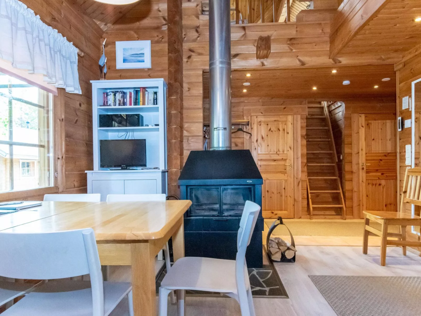 Ressipysäkki 2-Inside