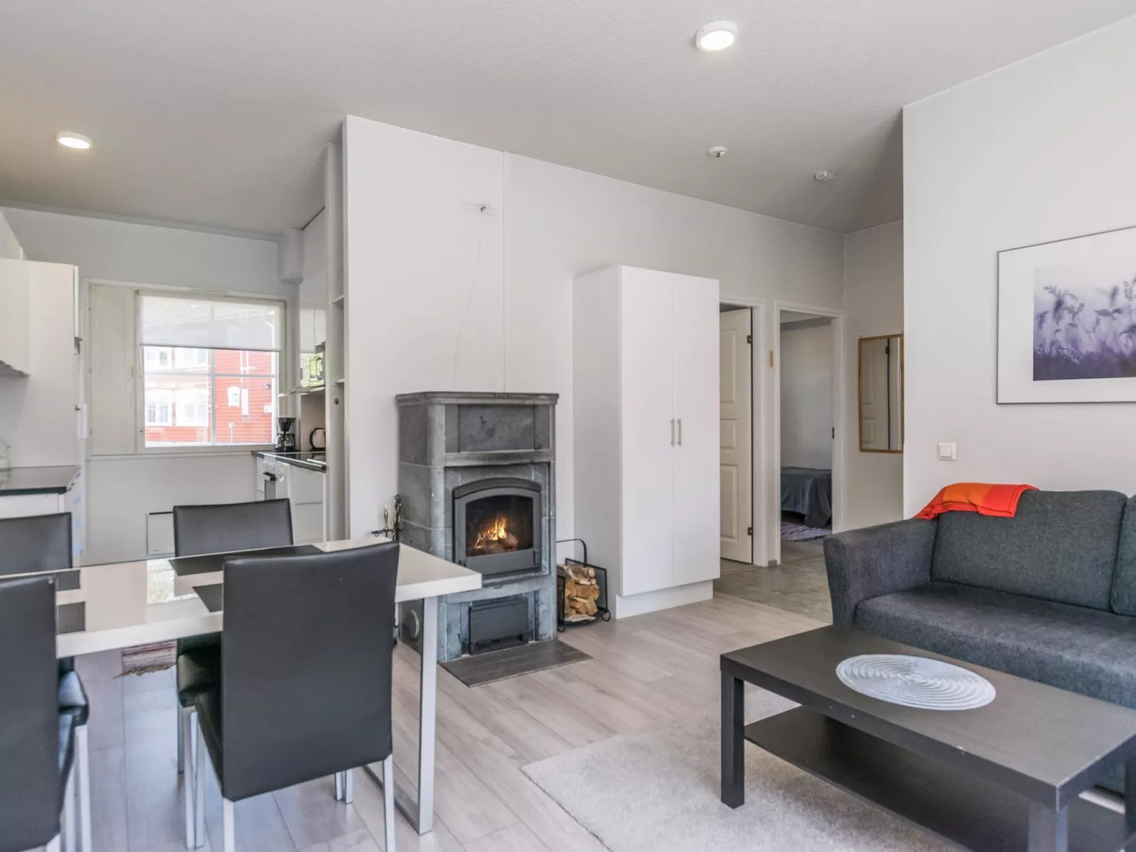 Moitakuru b24-Drinnen