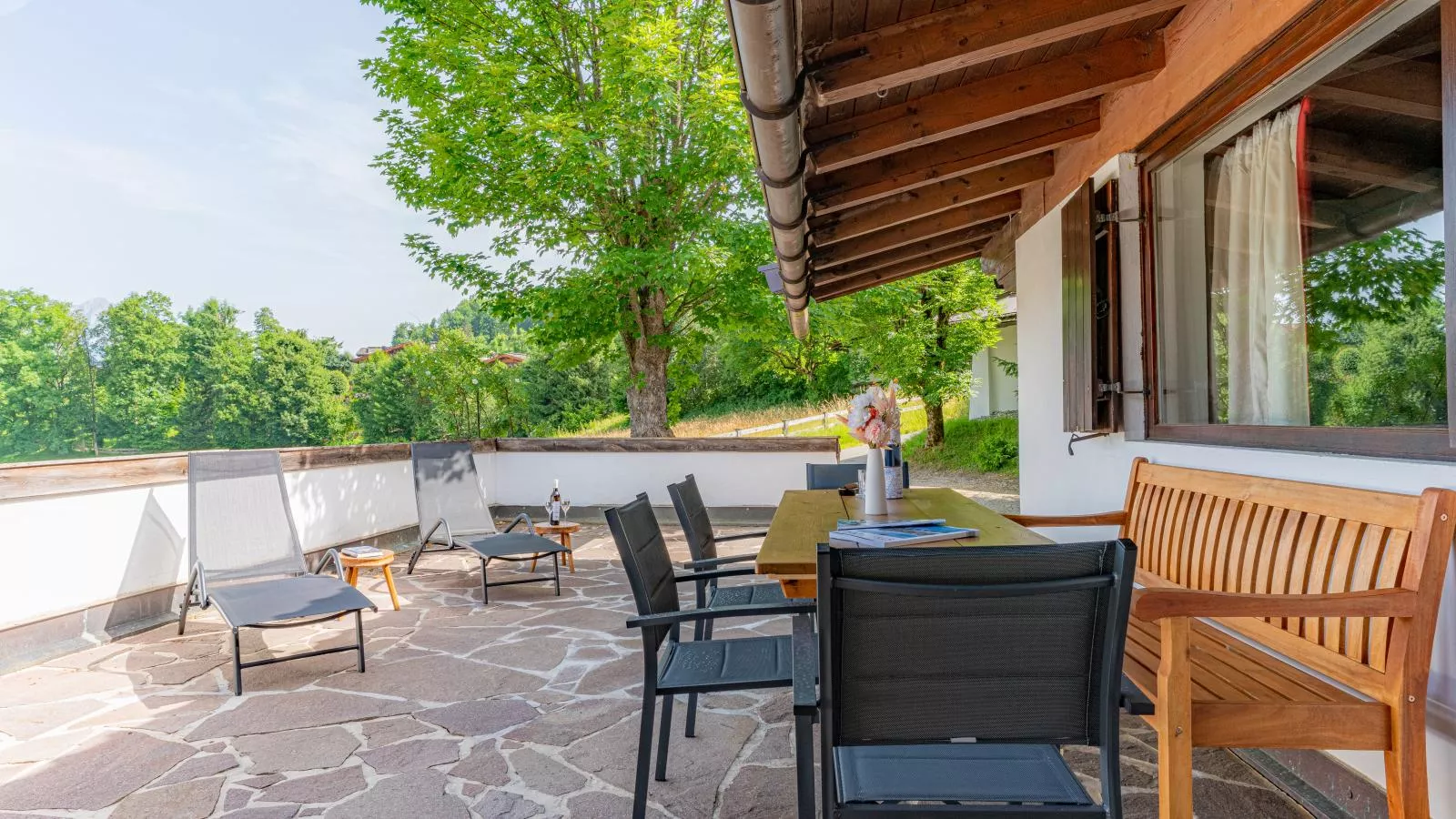Flavon-Terrace balcony