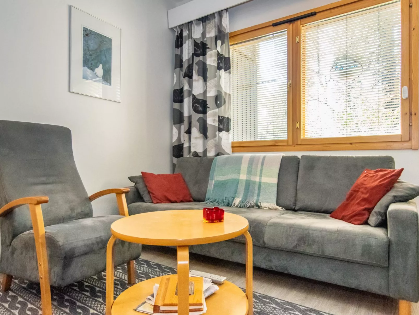 Lomariekko 6 a 4 pikkuriekko-Inside