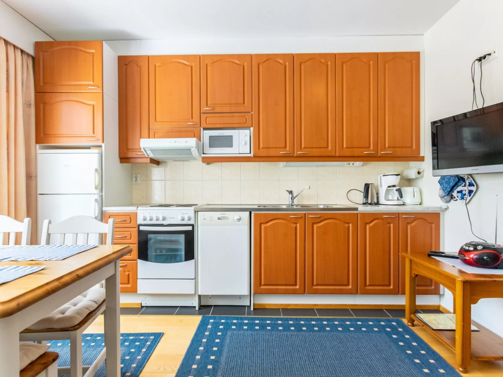 Outapailakka j 10-Inside