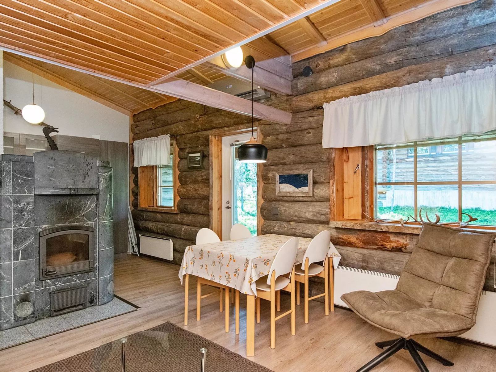 Pökkömaja b-Dedans