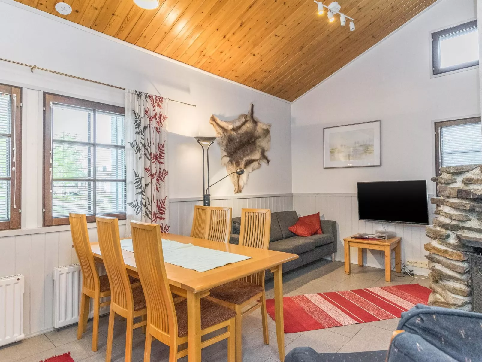 Saarihely a 5-Inside