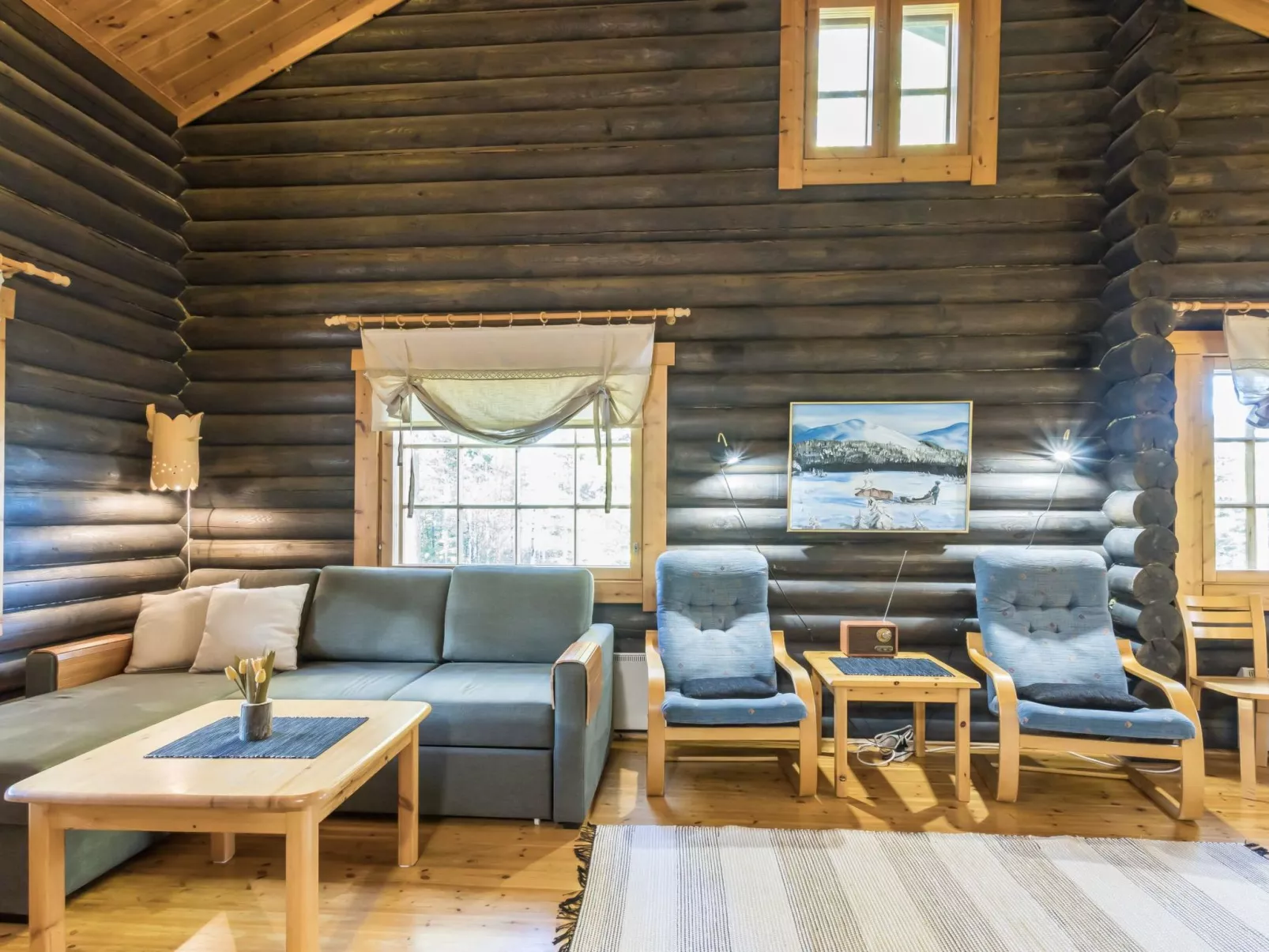 Mötönpesä 2-Drinnen