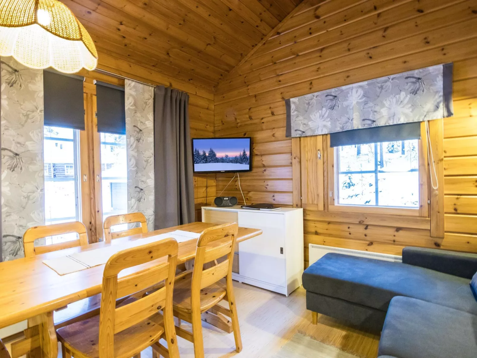 Lomaylläs f79 /palovaarankaarre 18b-Drinnen