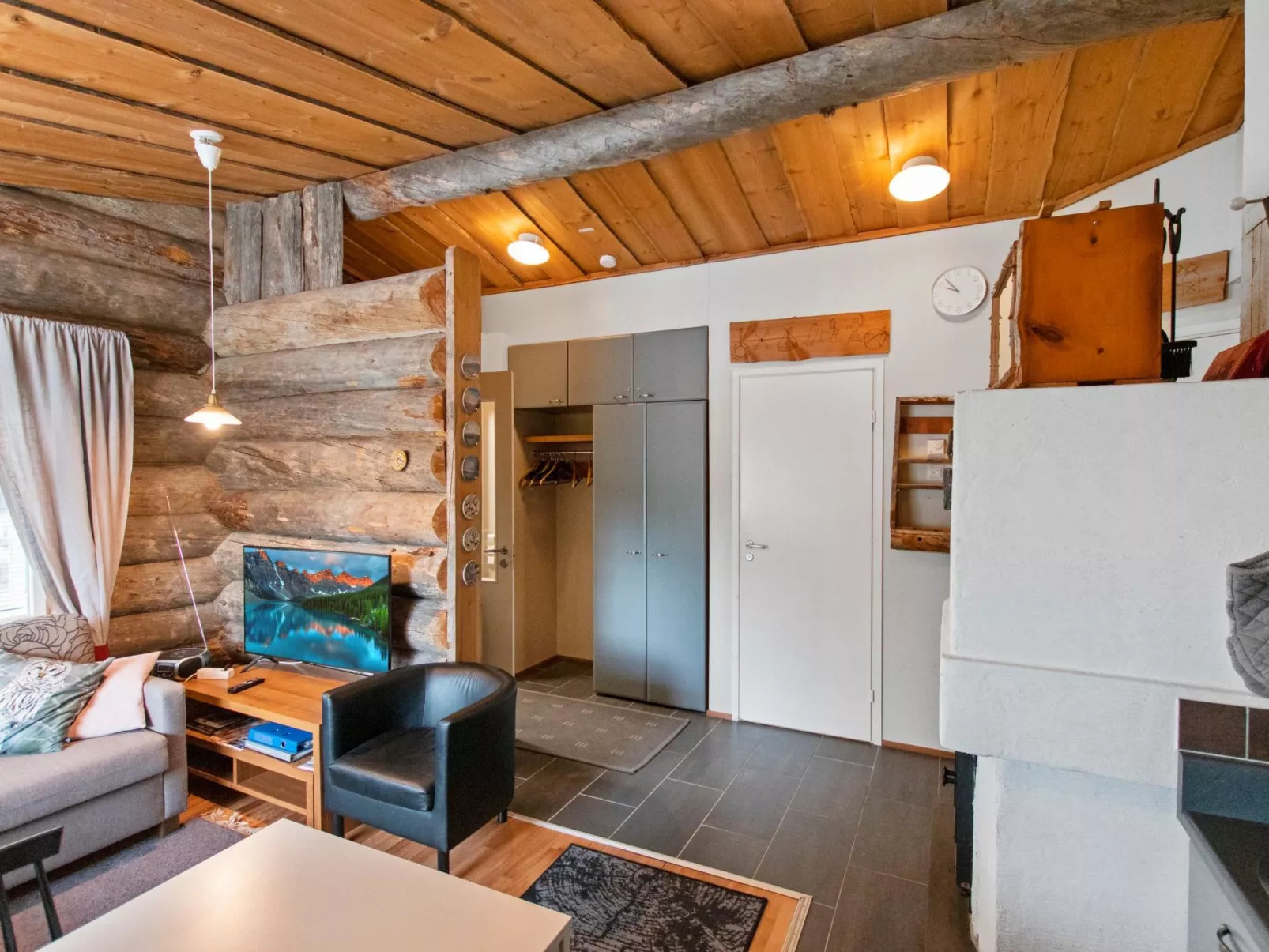 Hankipolku 7b / ukuli-Inside