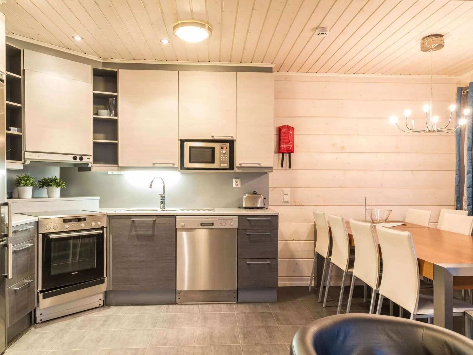 Levin ahmahovi 1a-Drinnen