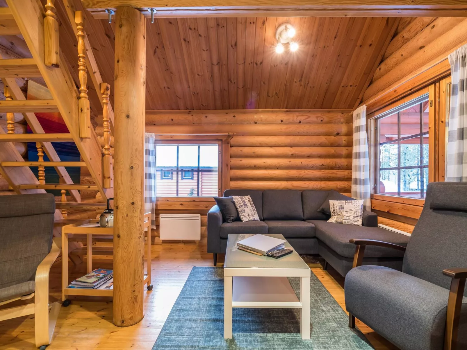 Kuukkelintupa 1-Drinnen