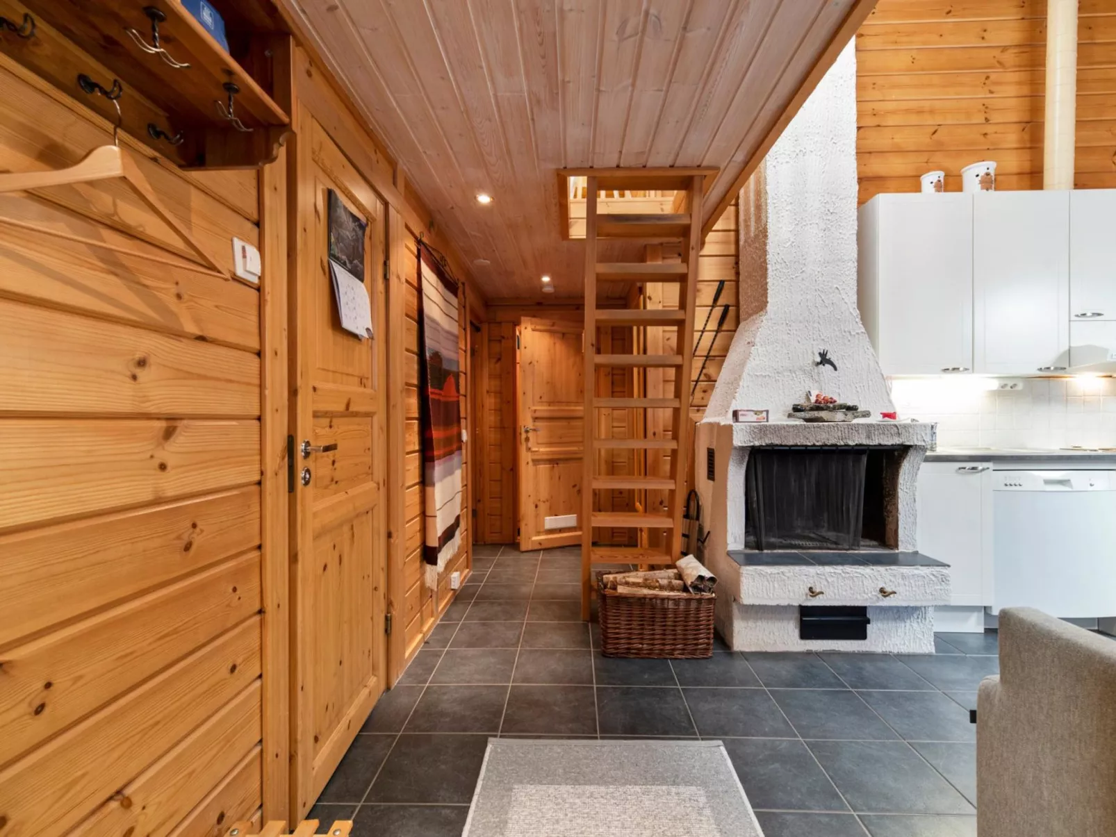 Lomaylläs maja, palovaarankaarre 6 a-Dedans