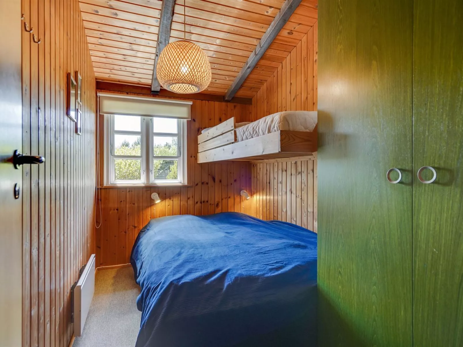 "Kaarle" - 400m to the fjord-Dedans