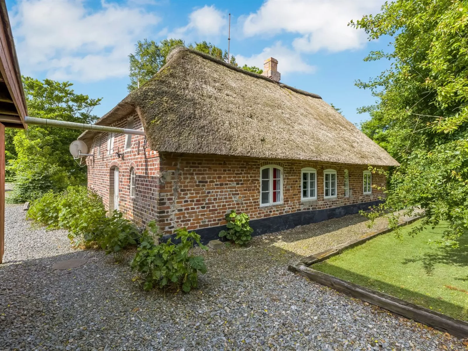 "Tuki" - 10km from the sea-Outside