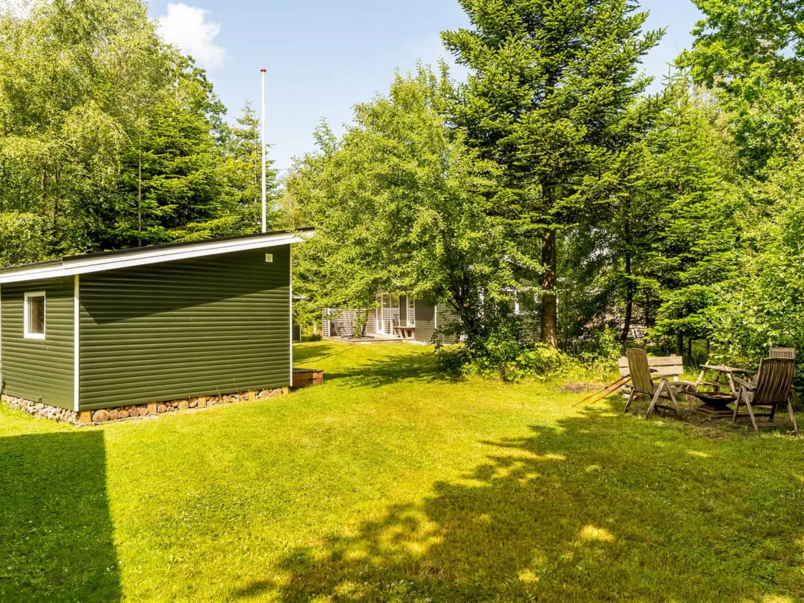 "Elisabete" - 200m to the fjord-Outside