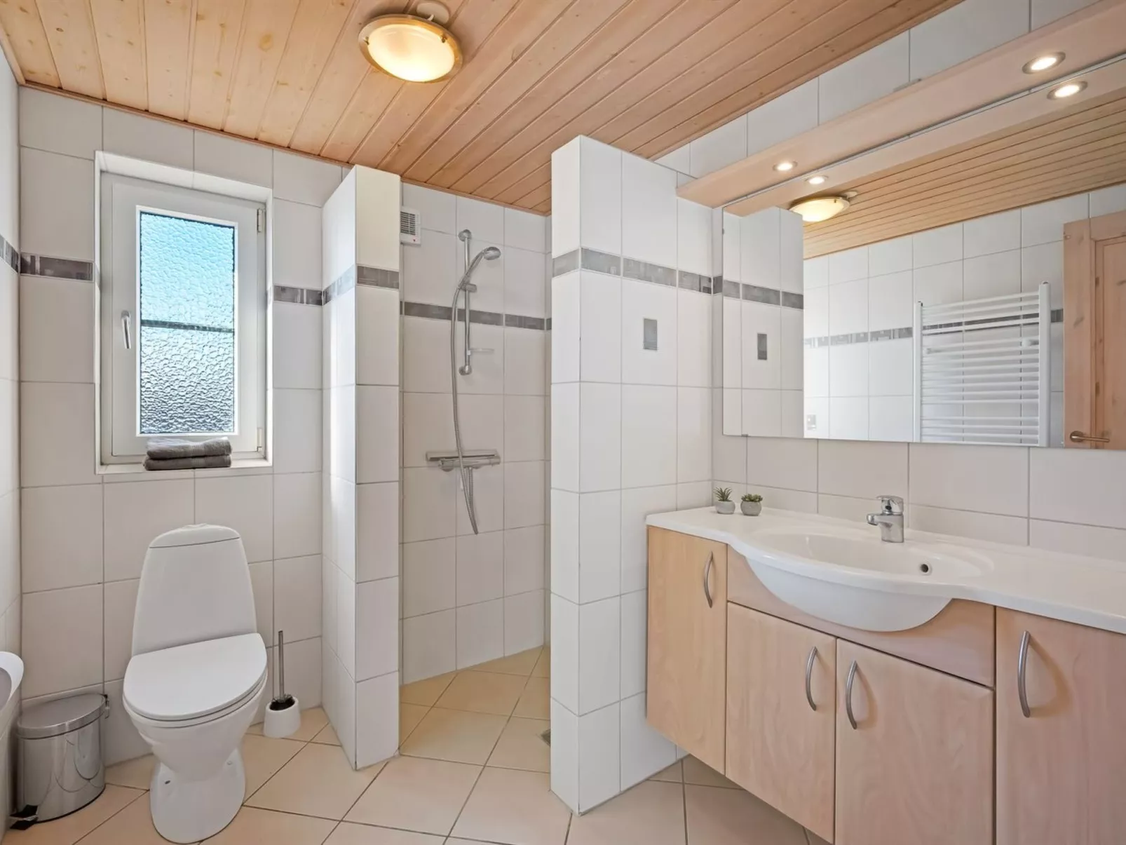 "Gytha" - 75m from the sea-Drinnen