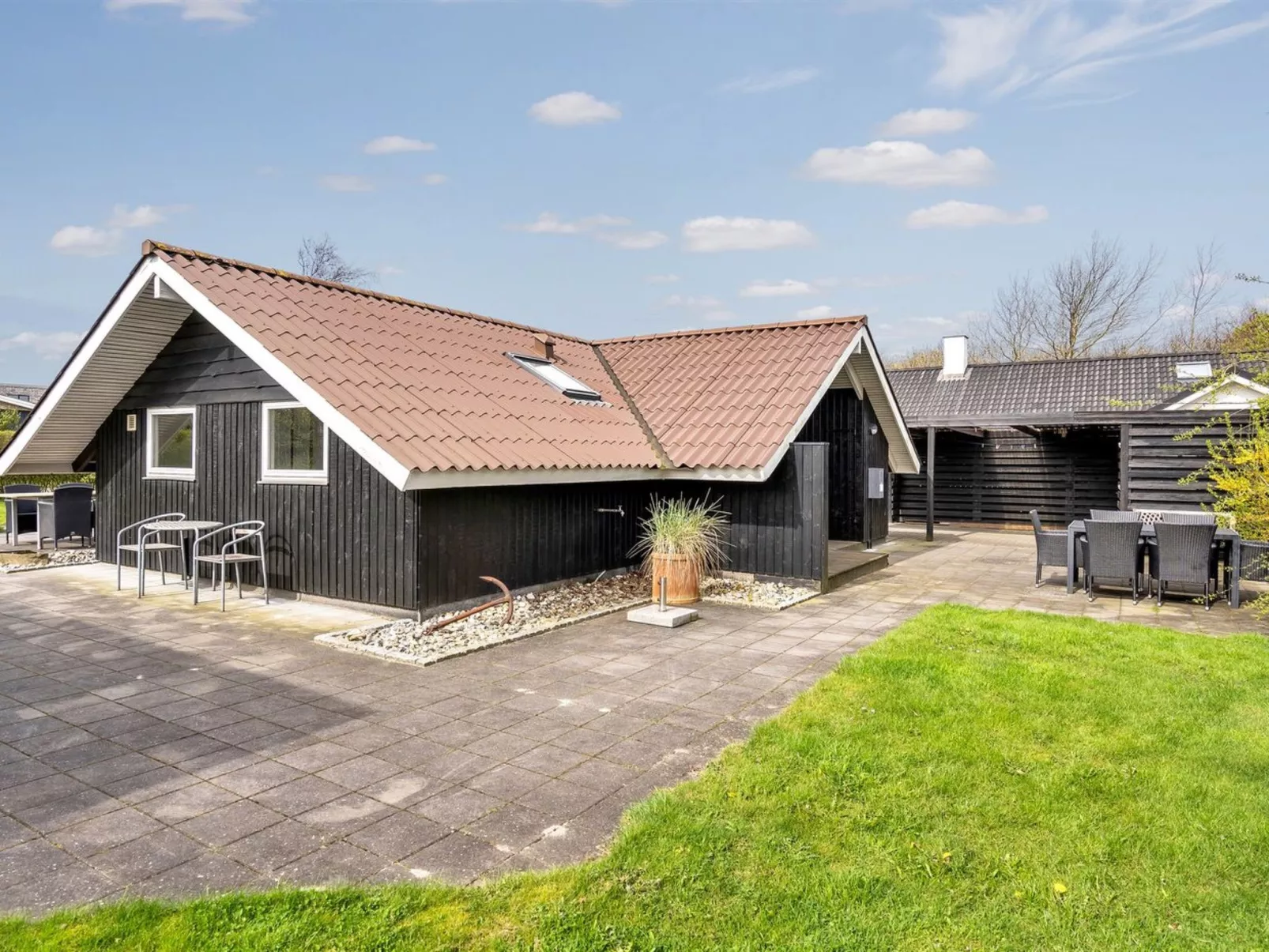 "Magnus" - 250m to the fjord-Outside