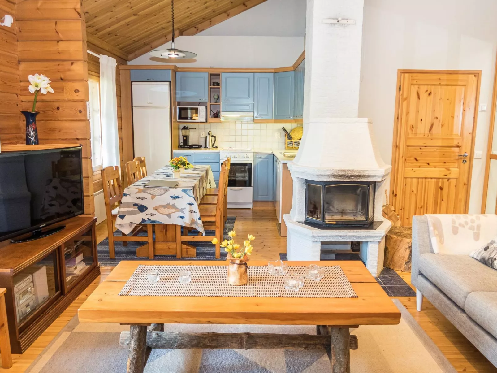 Pyhäjärven loma-Dedans