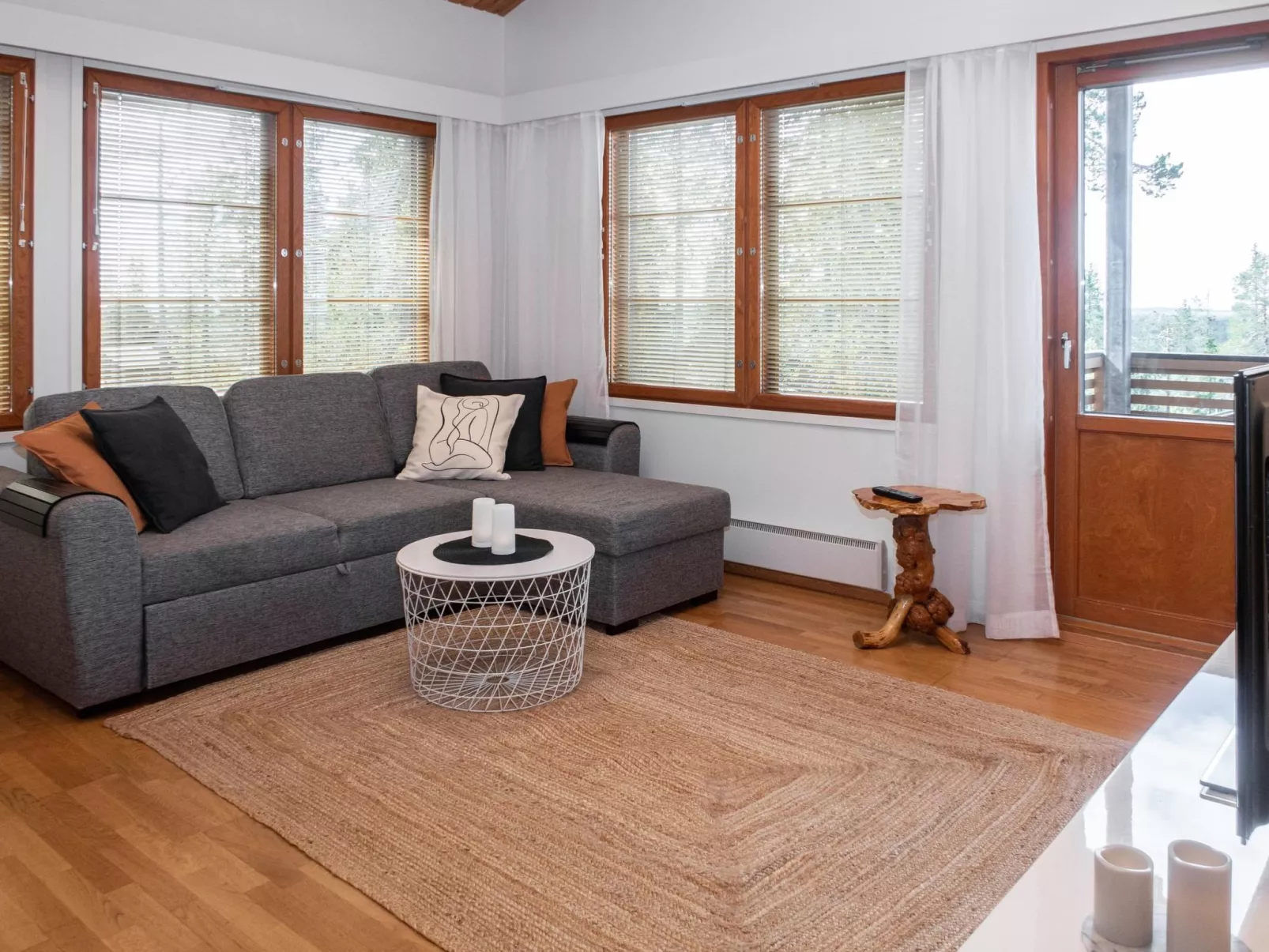 Karhunvartijan linna b16-Drinnen