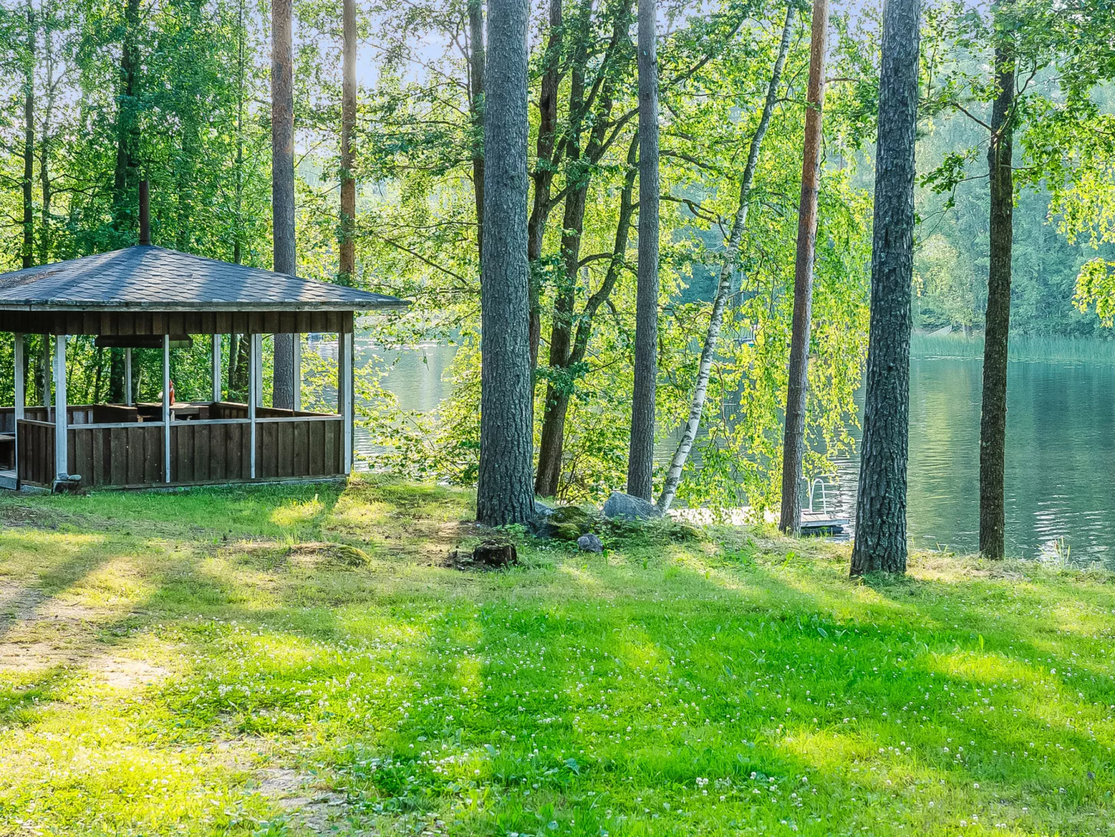 Päätalo, mökkilomat ja perhejuhlat-Dedans