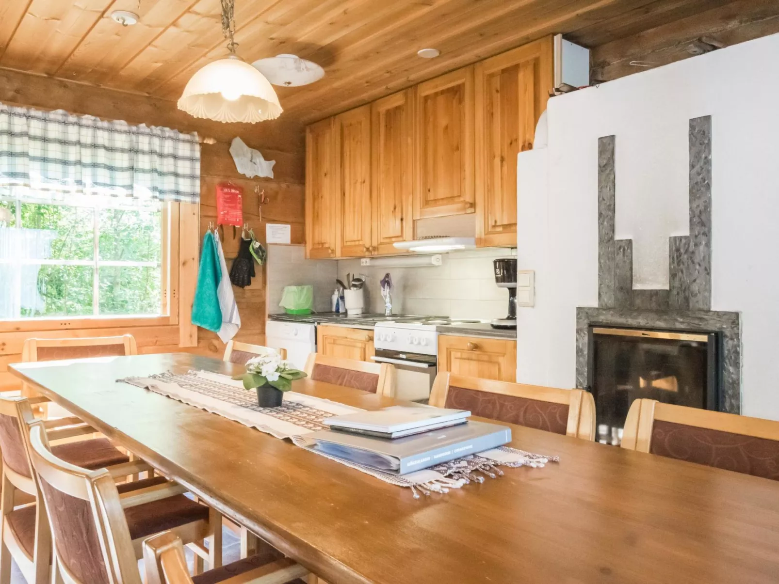 Karjalan kelohuvila-Drinnen