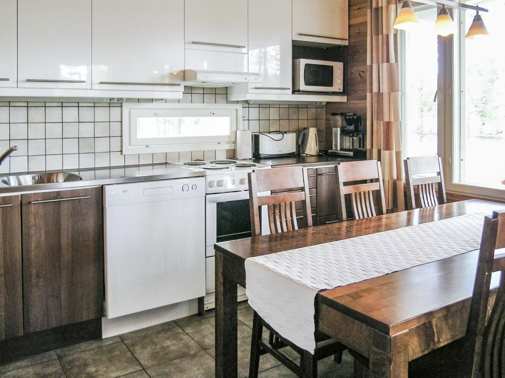 Yläneuvola lanssi-Drinnen