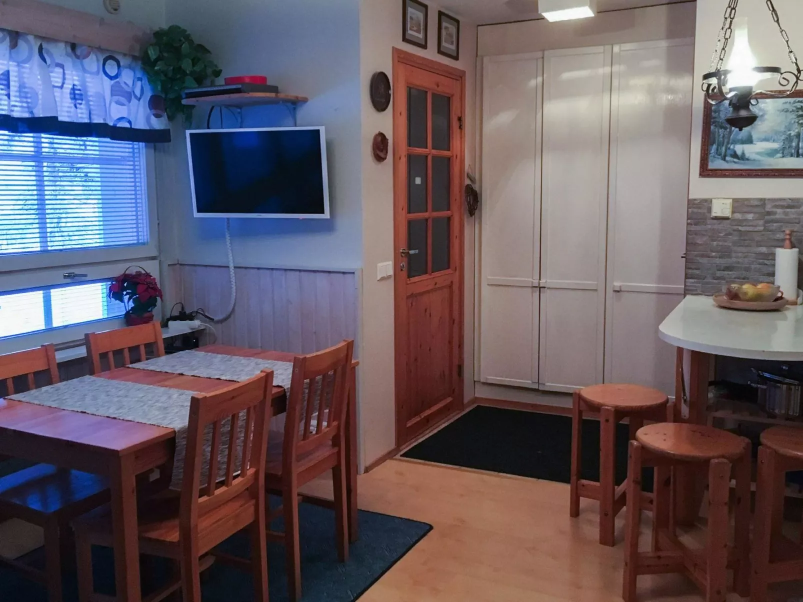 Tahkontilhi e 5-Drinnen