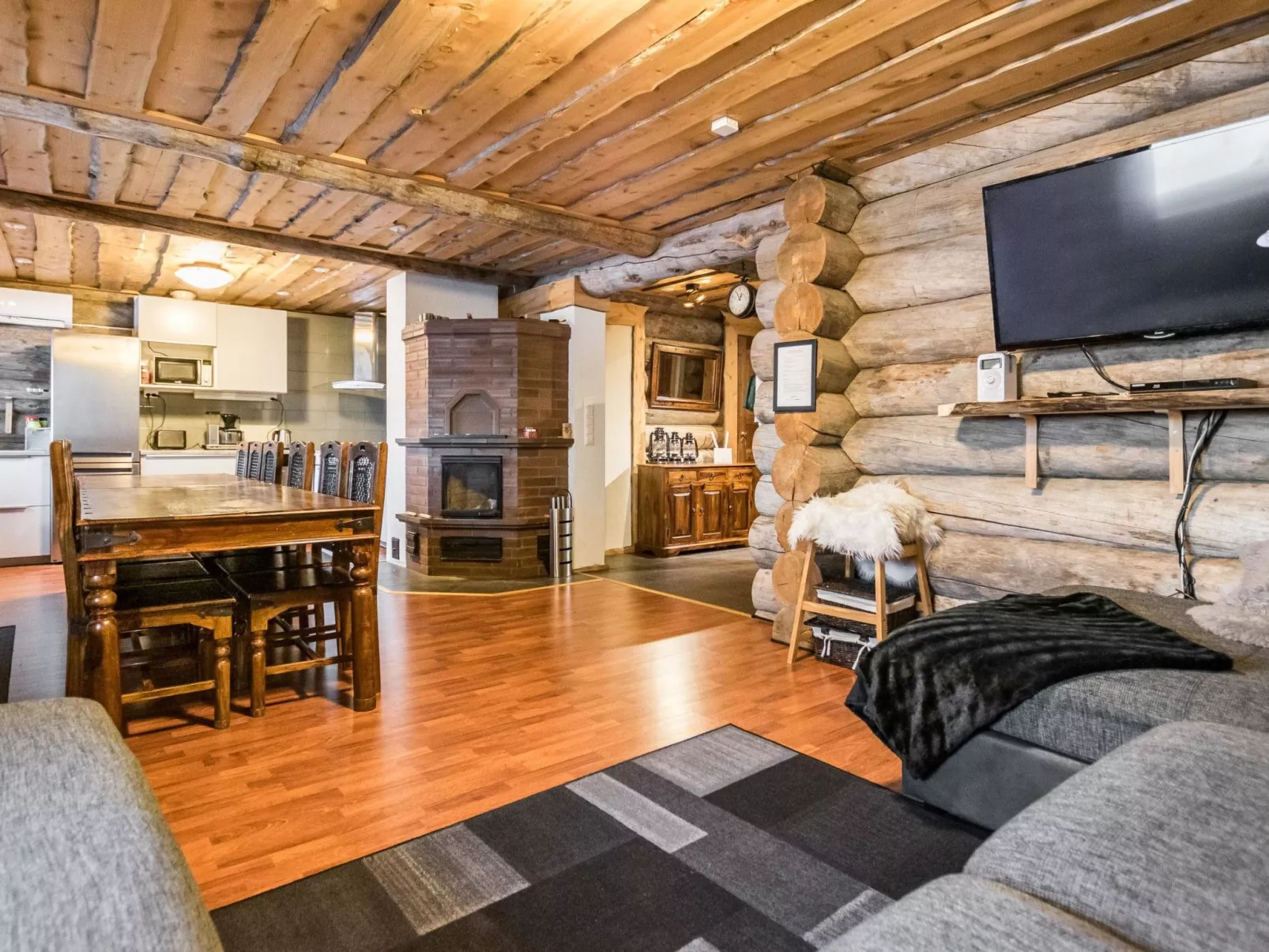 Eräkorven kelotupa-Dedans