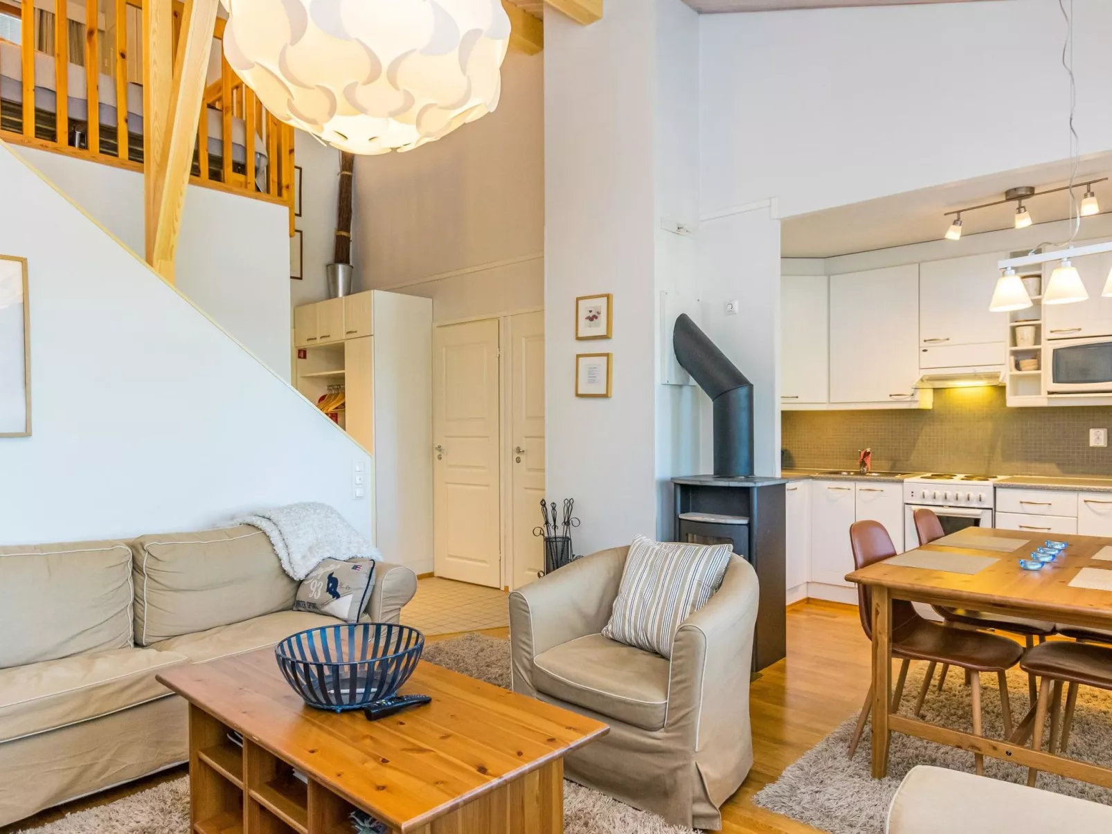 Karhunvartijan linna c22-Drinnen